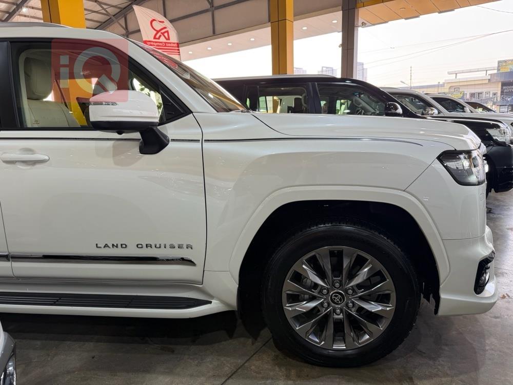 تۆیۆتا لاند کروزەر